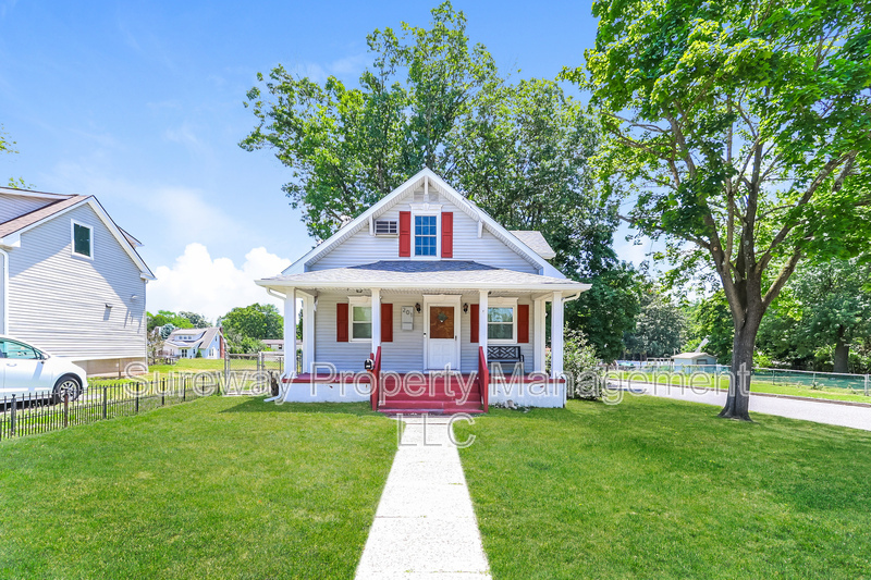 Lindenwold House: 201 E Linden Ave