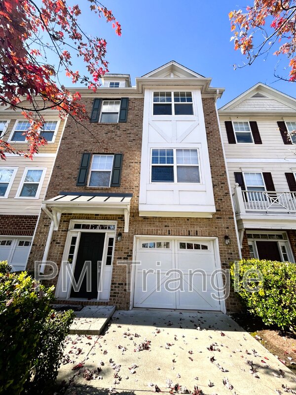 Cary Townhome: 316 Linden Park Ln