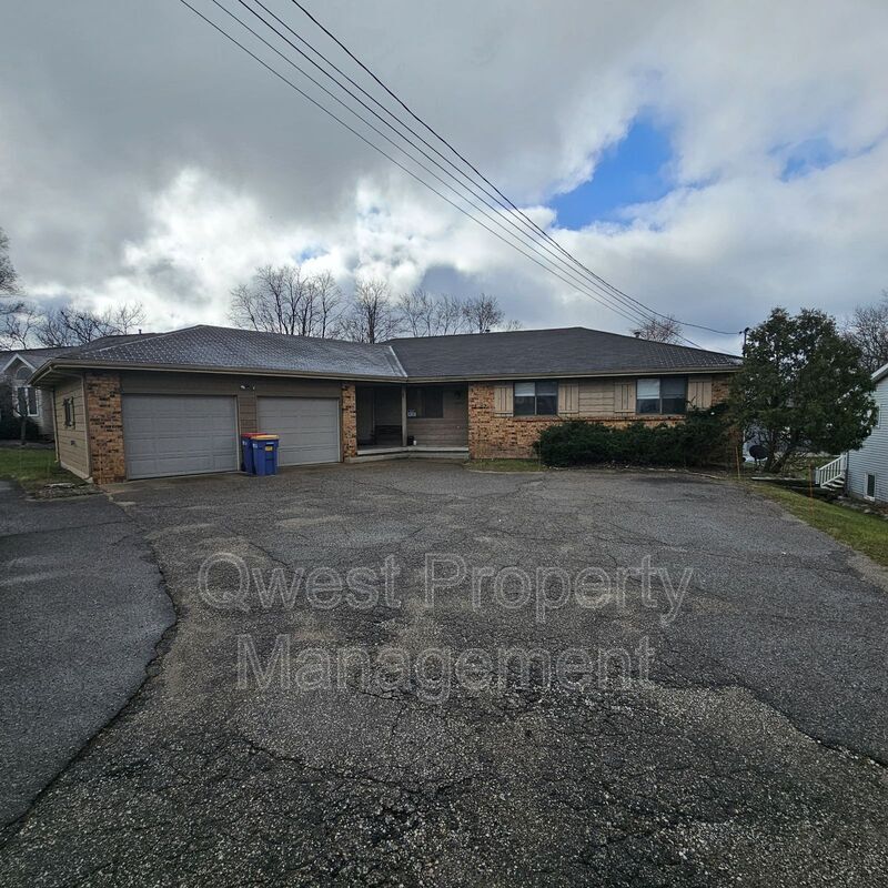 Grand Rapids Condo: 2260 Leonard NE