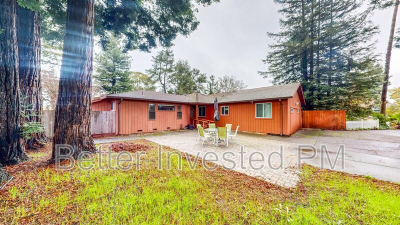 Santa Rosa House: 531 Living Oak Ct