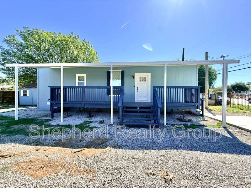 Riverside House: 15914 Dauchy Ave