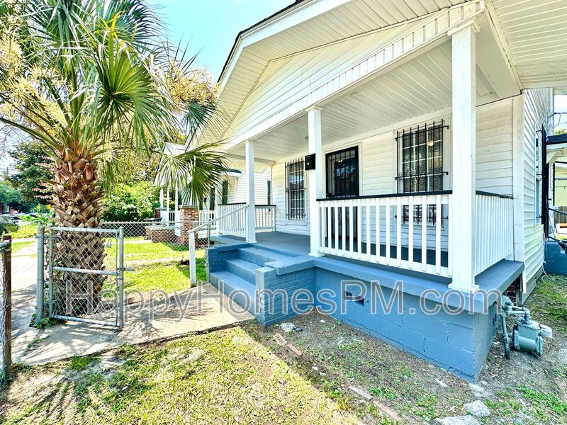 Charleston House: 801 Meeting Street