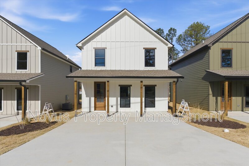 Carrollton House: 103 Carroll Circle