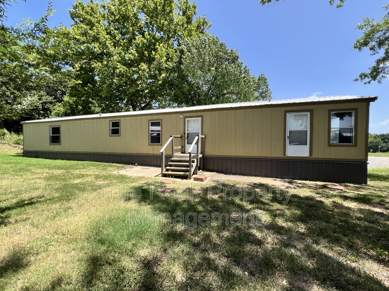 Ada House: 16852 County Road 1525