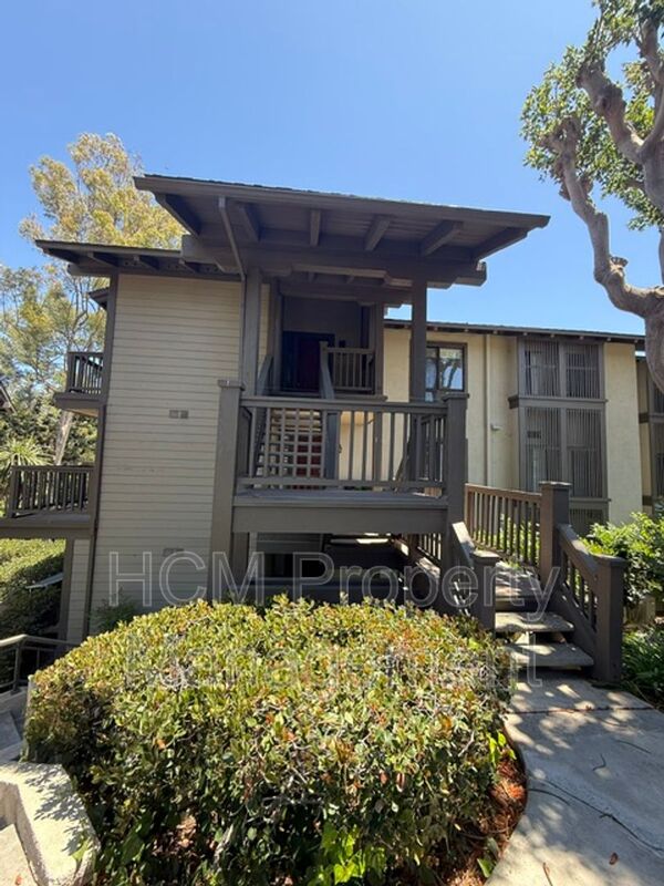 Irvine House: 19 Viejo