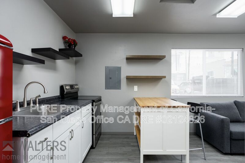 San Diego House: 4681 Hawley Blvd