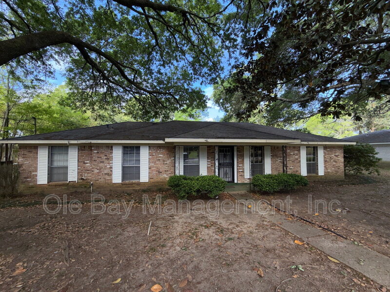 Mobile House: 2016 Cathedral Way