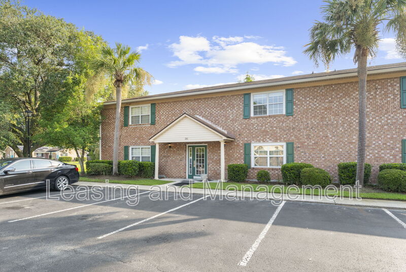 Ladson Condo: 201 Oakmont Avenue
