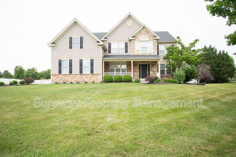 Lumberton House: 7 Amaryllis Ln