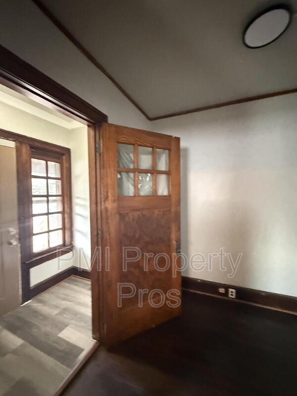 Milwaukee Condo: 2406 N 41st St