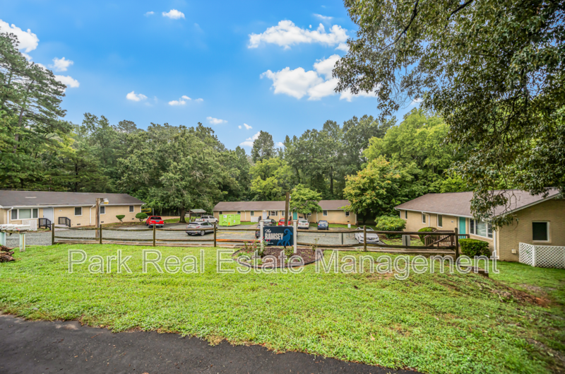 Chapel Hill House: 221 Howell Street