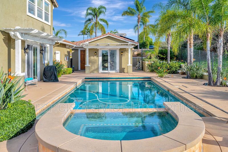 Escondido House: 2861 Eastview Terrace