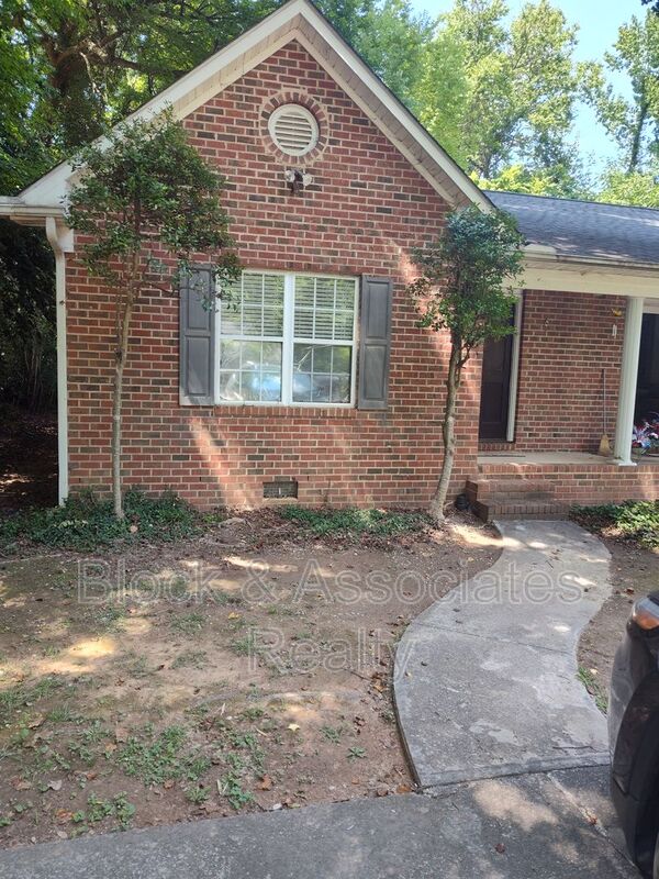 Asheboro House: 1228 Winslow Ave.
