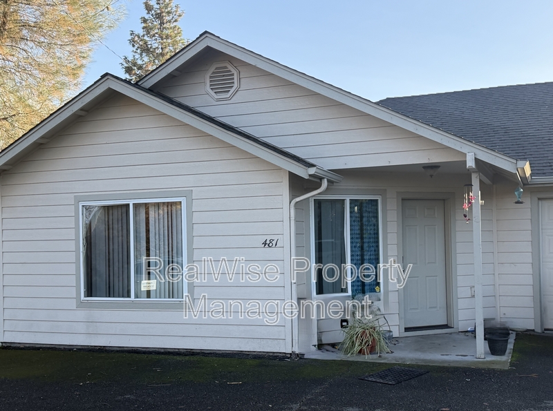 Grants Pass Condo: 481 West Park St