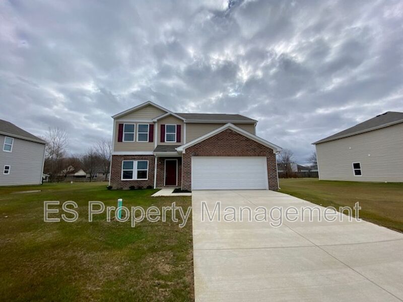 Fantastic 5 Bedroom 3 Bathroom in Muncie! - Photo 3