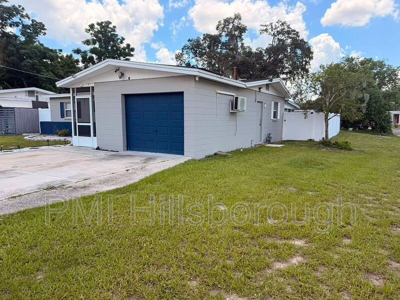 Brandon House: 132 Melanie Ln