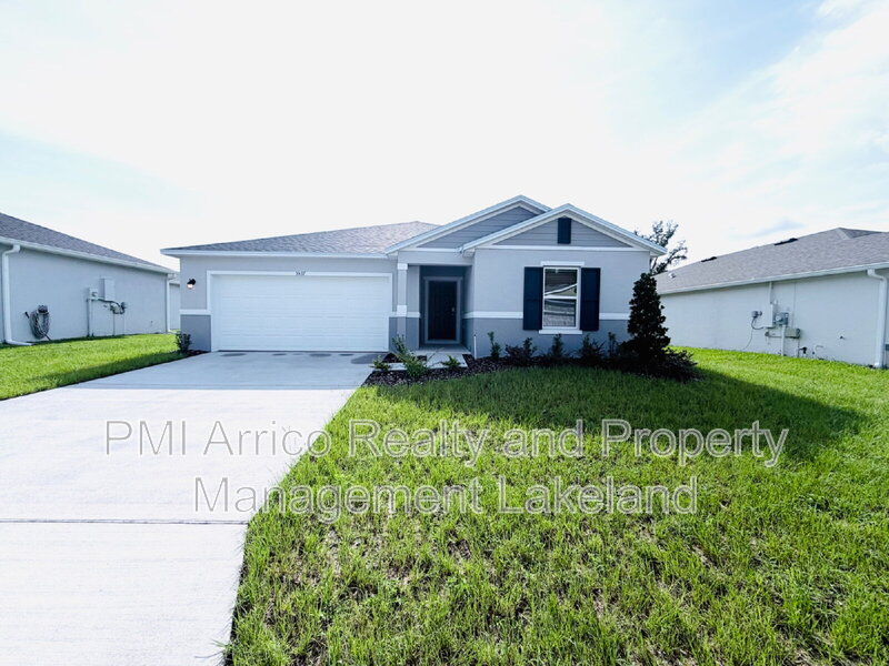 Lakeland House: 5537 Creek Haven Way