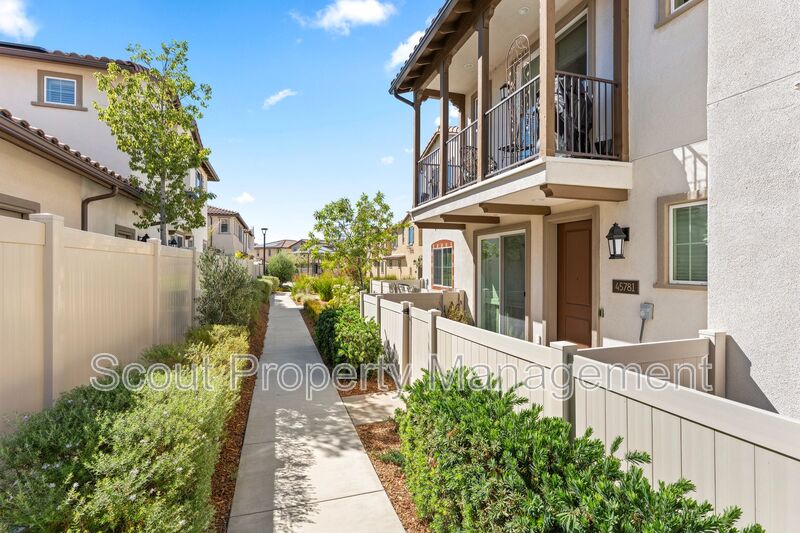 Temecula Townhome: 45781 Via Nubes