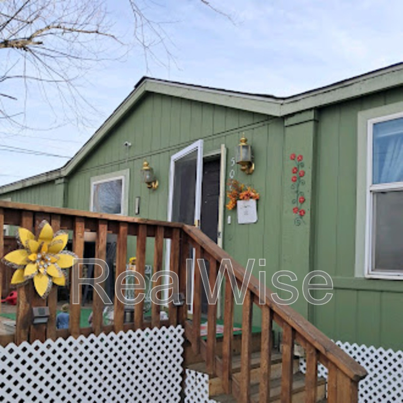 Redmond House: 506 SE Black Butte Blvd