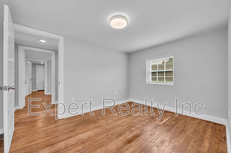 Fairfield House: 546 55th St