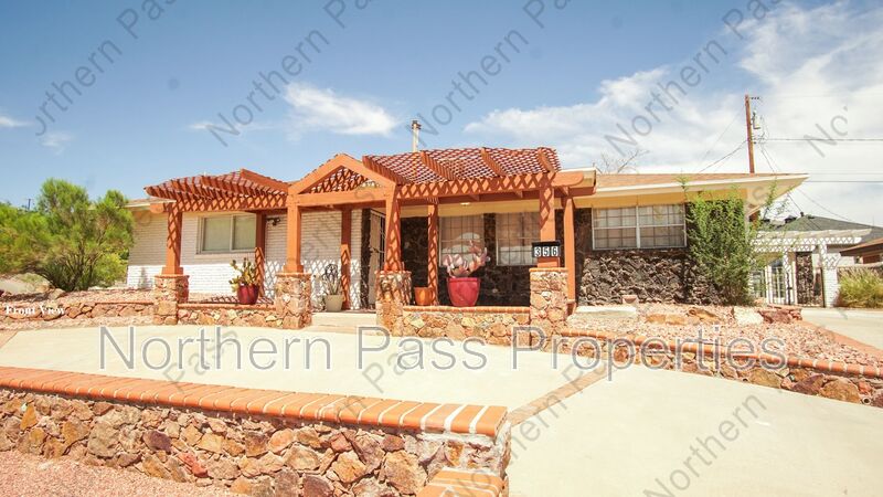 El Paso House: 356 Coral Hills