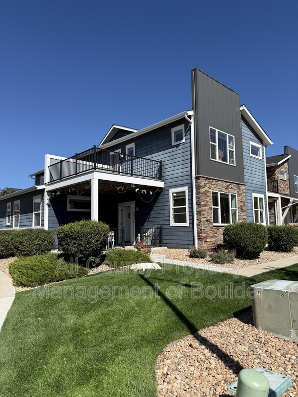 Main image for 737 Grandview Meadows Drive