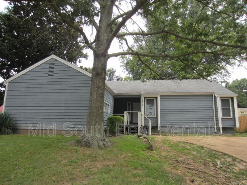 Memphis House: 4531 Knotty Oaks Dr