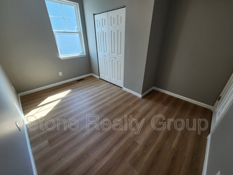 Clinton House: 1162 W Ewing St