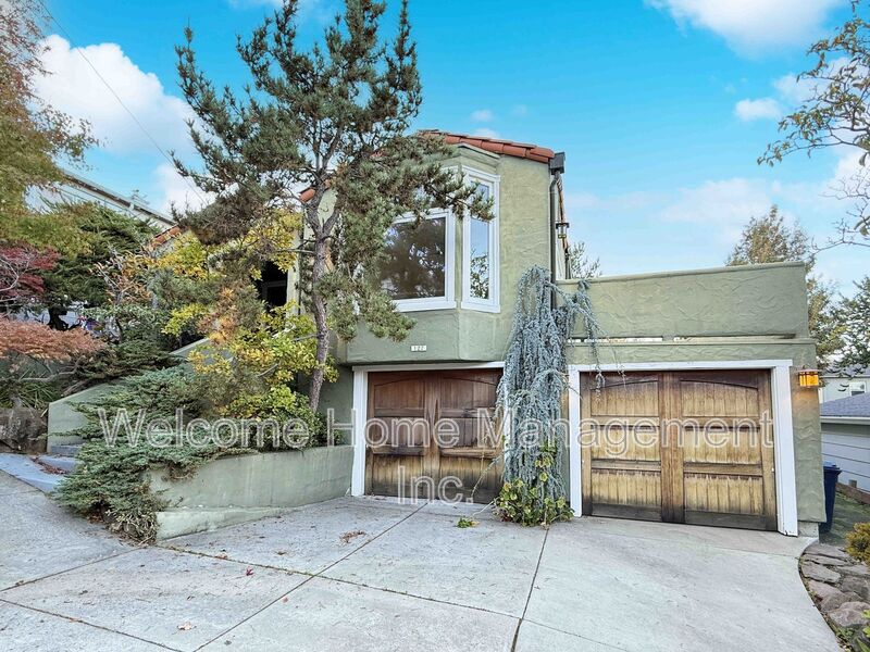 Martinez House: 127 Escobar Street