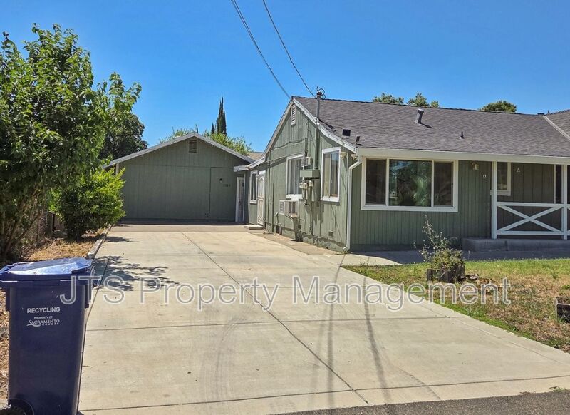 Carmichael House: 3515 Sue Pam Dr