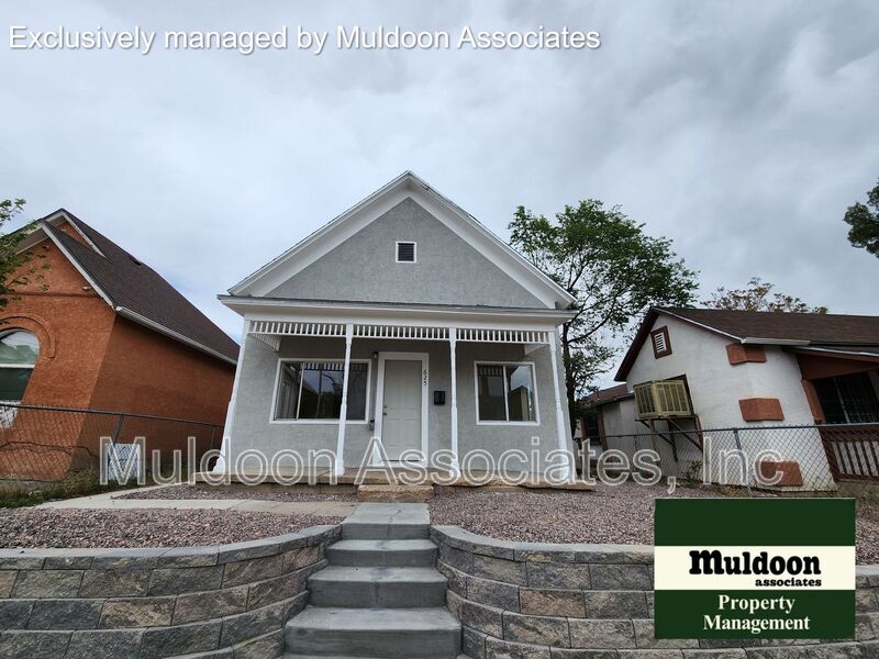 Pueblo House: 625 Elm St