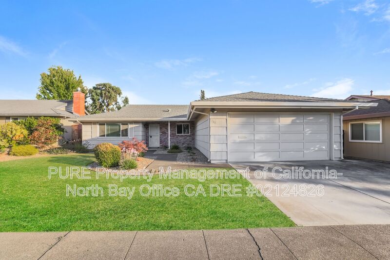 Santa Rosa House: 335 Belhaven Cir