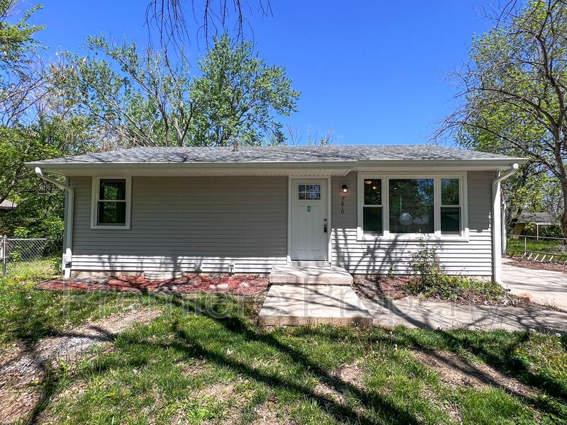 Kansas City House: 7610 E 48th St