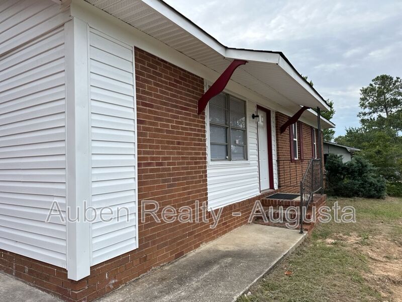 Augusta House: 2516 Kensington E Drive