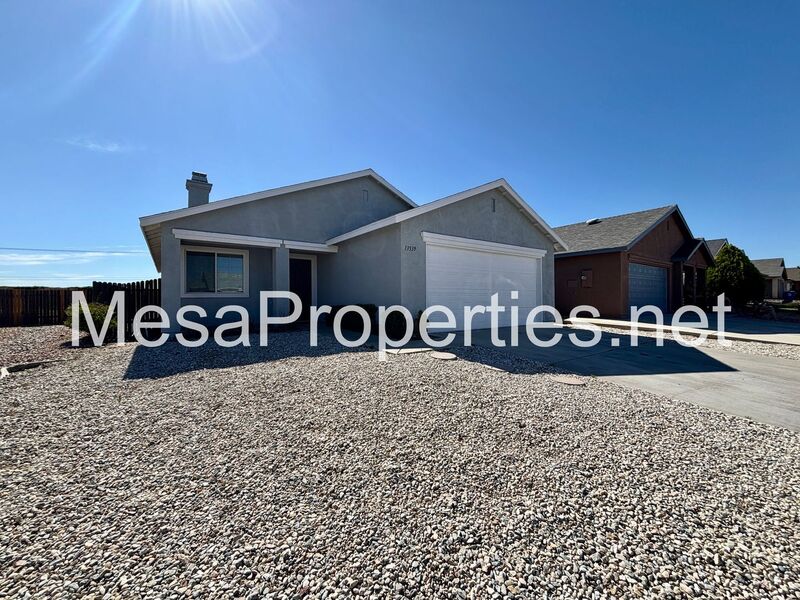 Victorville House: 13539 Merry Oaks St.
