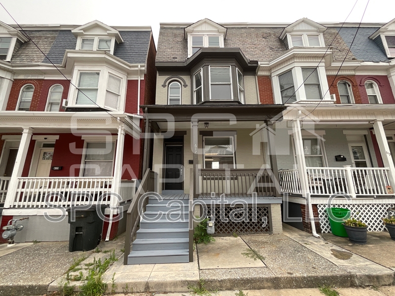 York House: 617 South Pershing Avenue