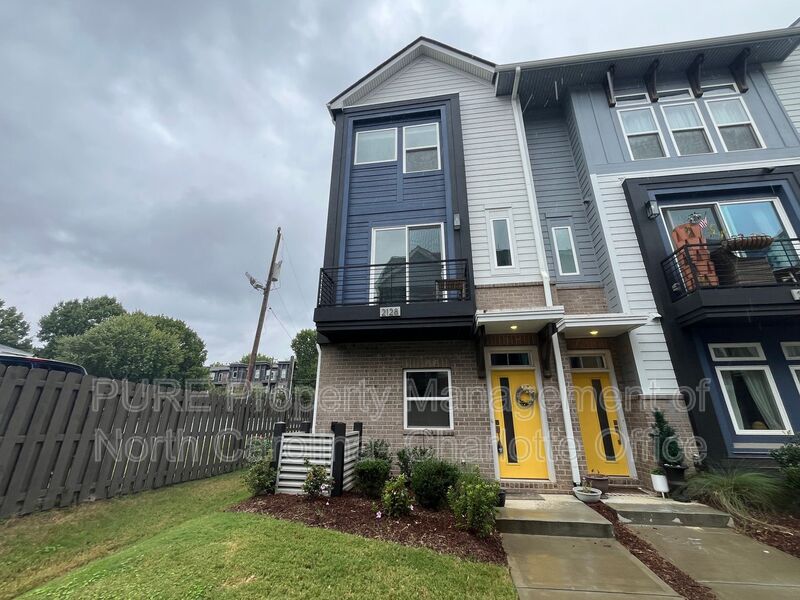 Charlotte House: 2128 Electric Ln