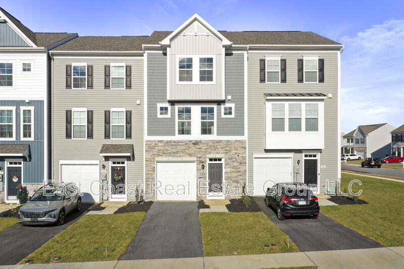 Martinsburg Townhome: 204 Husky Trl