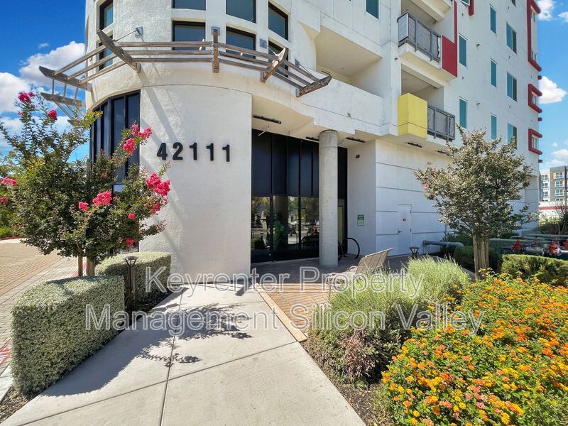 Fremont House: 42111 Osgood Road