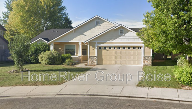 Meridian House: 378 E Washakie St