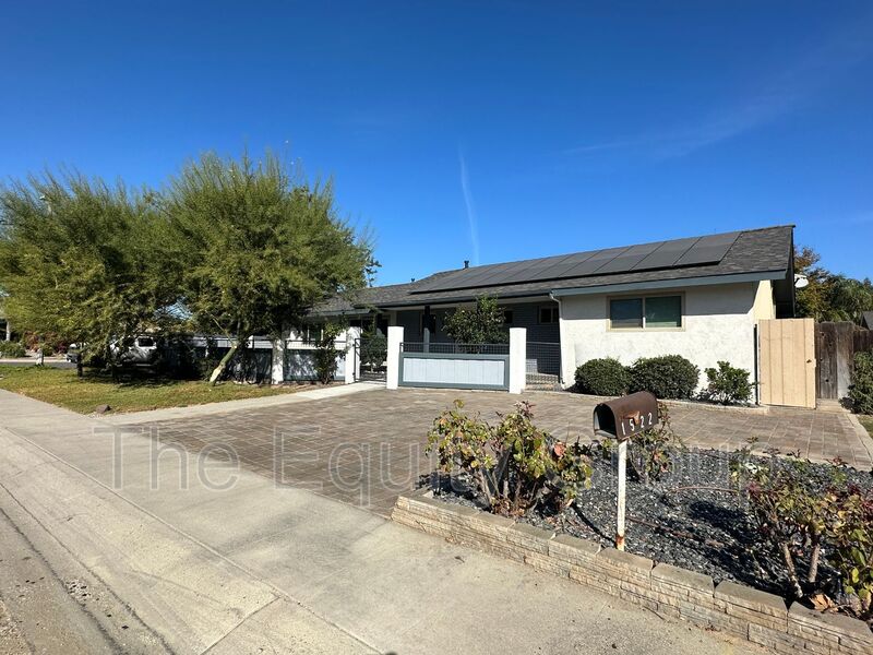 Visalia House: 1522 West Monte Vista Ave