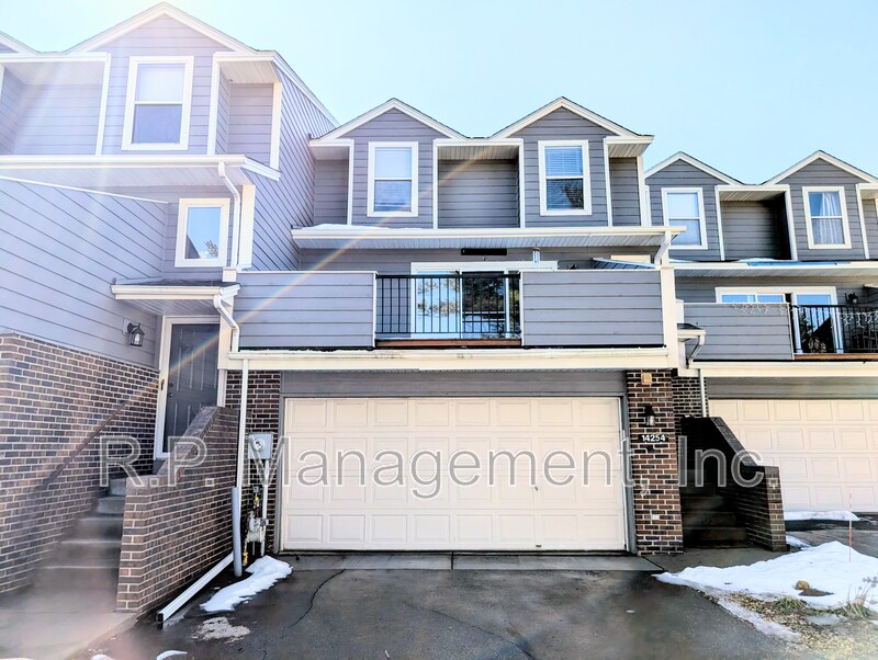 Apple Valley Townhome: 14254 Estates Ave