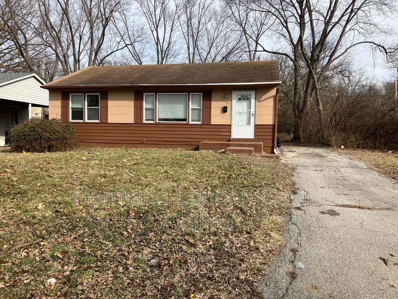 Saint Louis House: 4100 Belfore Dr