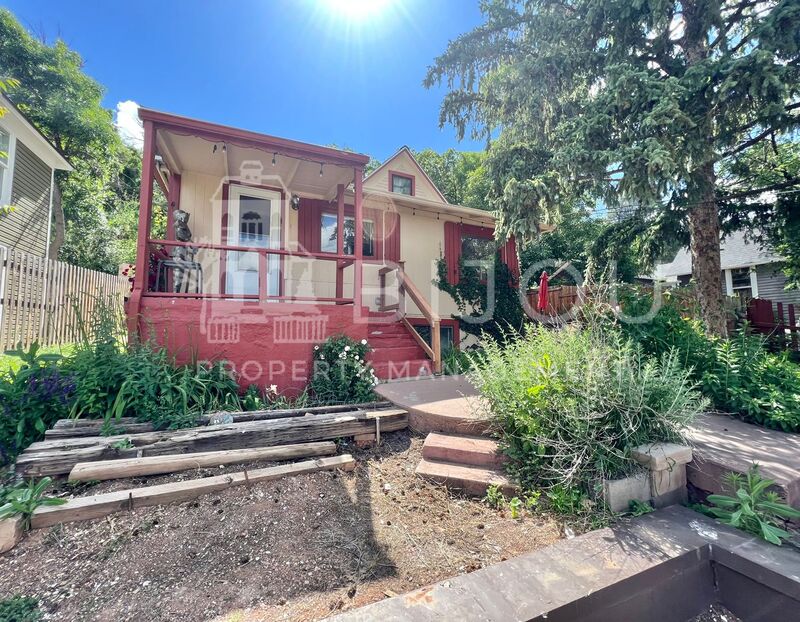 Manitou Springs House: 68 Waltham Ave
