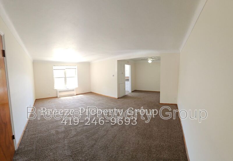 Toledo House: 2445 W Bancroft St