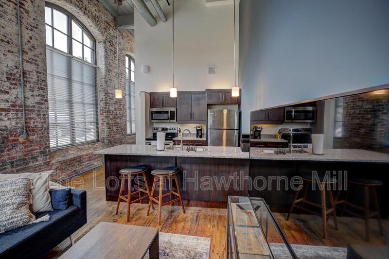 Charlotte Apartment: 1101 Hawthorne Ln