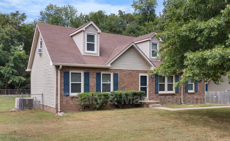 Clarksville House: 334 Kelsey Drive