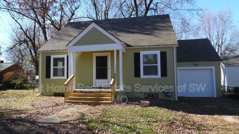 Springfield House: 1913 S. Dollison