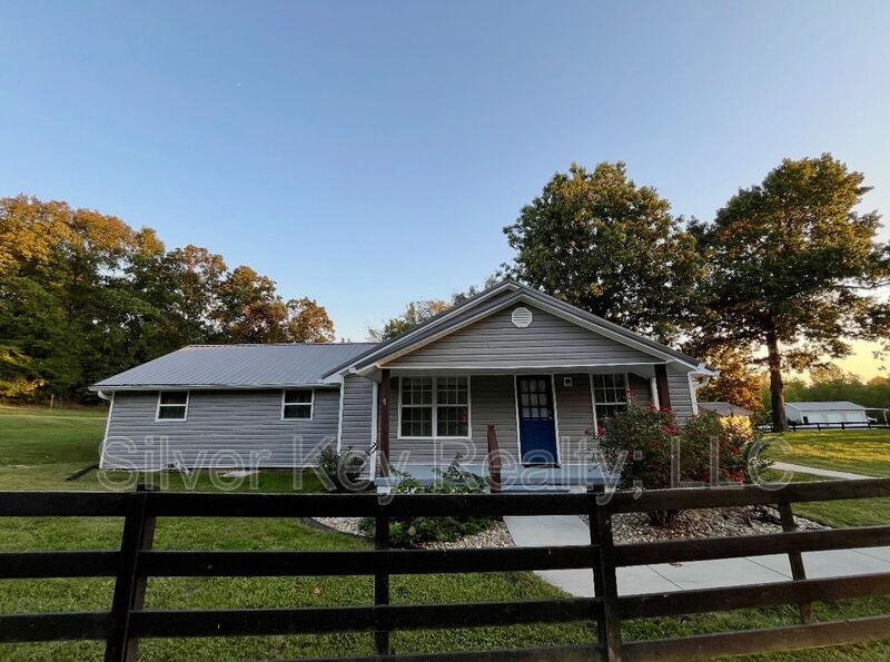 Ten Mile House: 1858 Reed Road