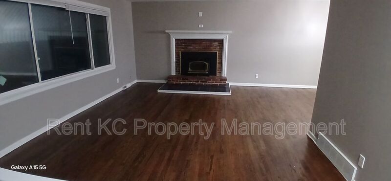 Raytown House: 7201 Hardy Ave